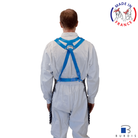 Metallic apron with plates back